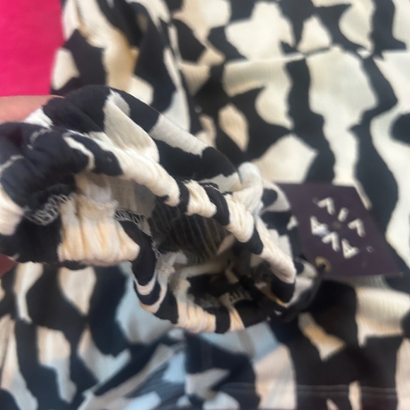 AVA& VIV black and white pattern with bow in front. NWT 1X - Picture 4 of 9